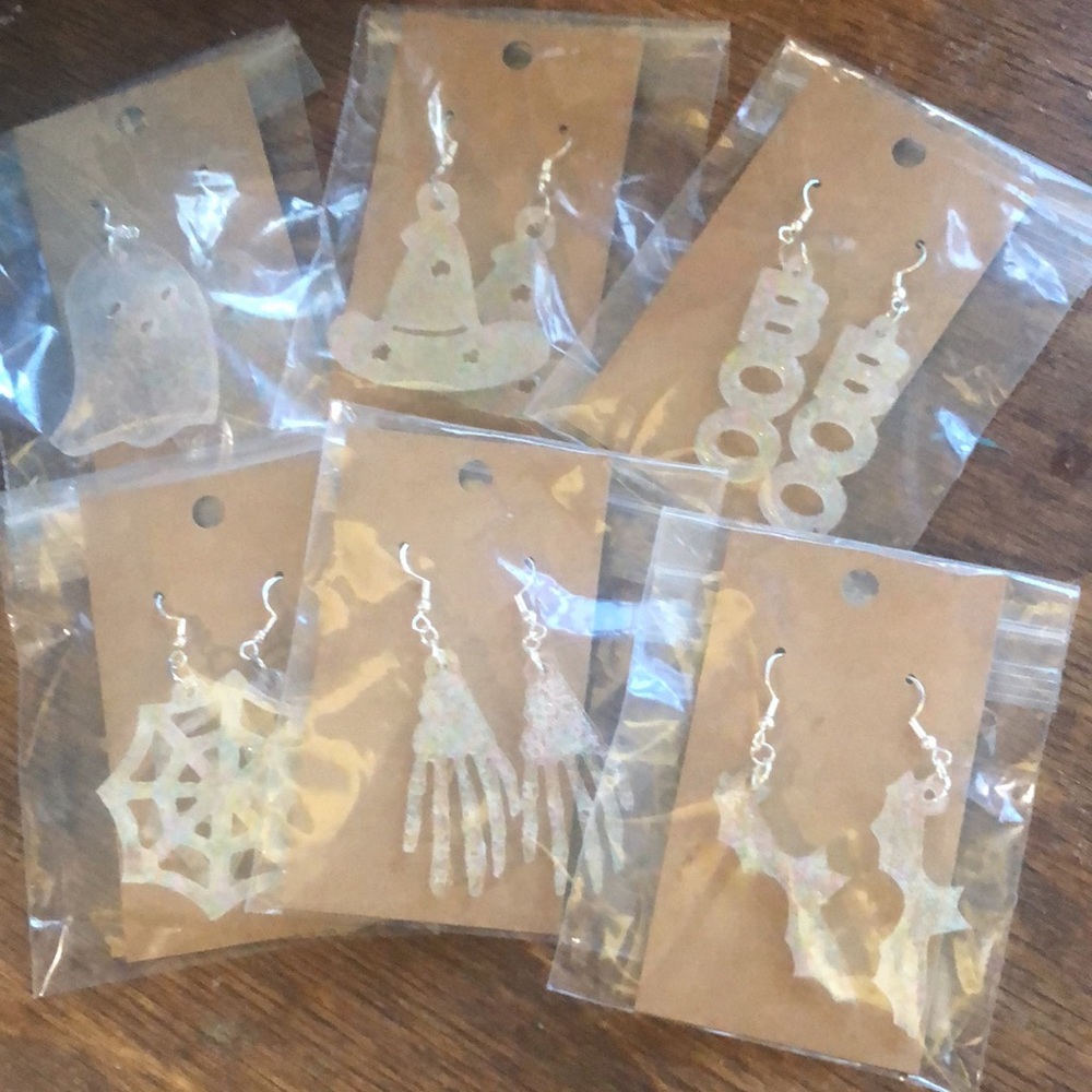 6 pairs of glow in the dark Halloween earrings for truj1130